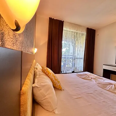 Menada Imperial Heights Апартаменти *