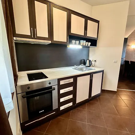 Menada Imperial Heights דירה